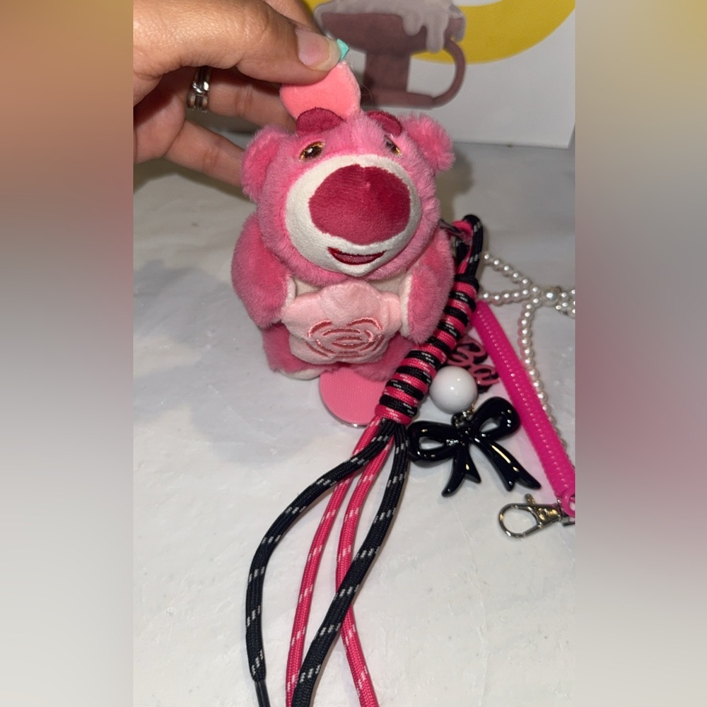 Fun Keychains with Many Amazing Accessories - Picture 15 of 16